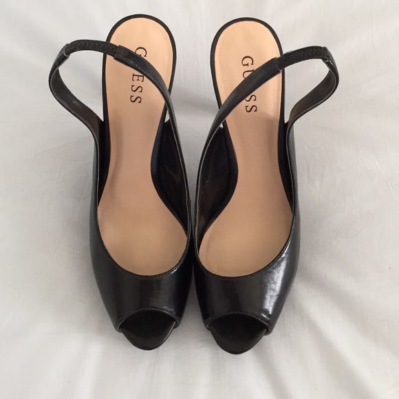 LAST DAYS Guess black pump. Size 9 1/2. Worn once.