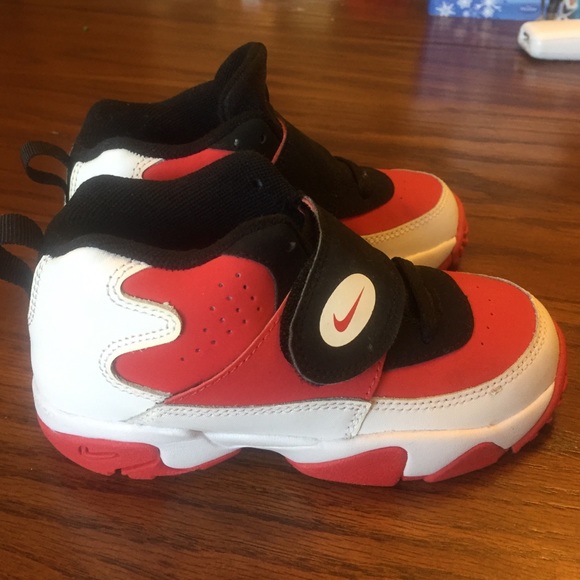 Nike - Picture 2 of 4