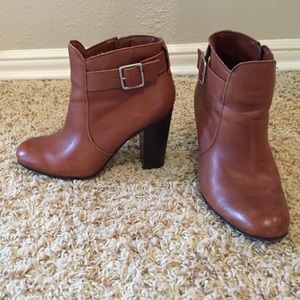 Liz Claiborne cognac leather booties