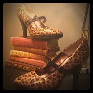 Leopard print heels!