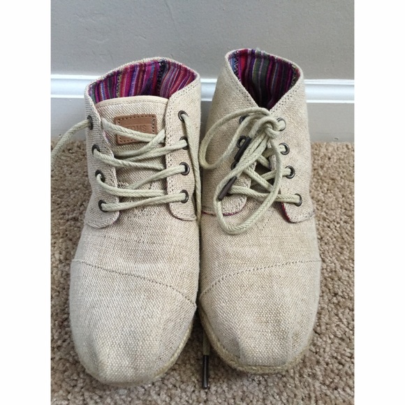TOMS (never worn!)