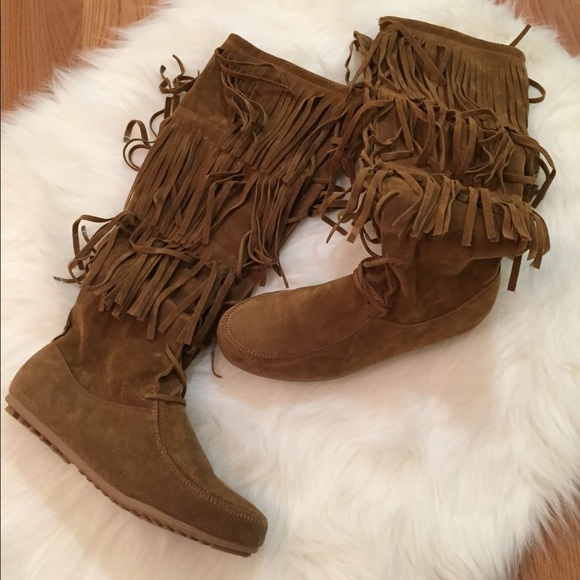 Lace Up Knee High Fringe Boots - Picture 4 of 4