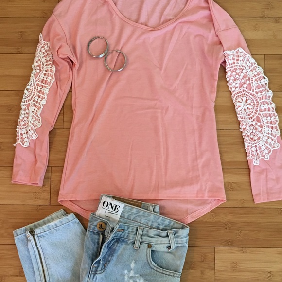Tops - 🎊HP 7/18🎊️NWOT Pink Lace Elbow Top