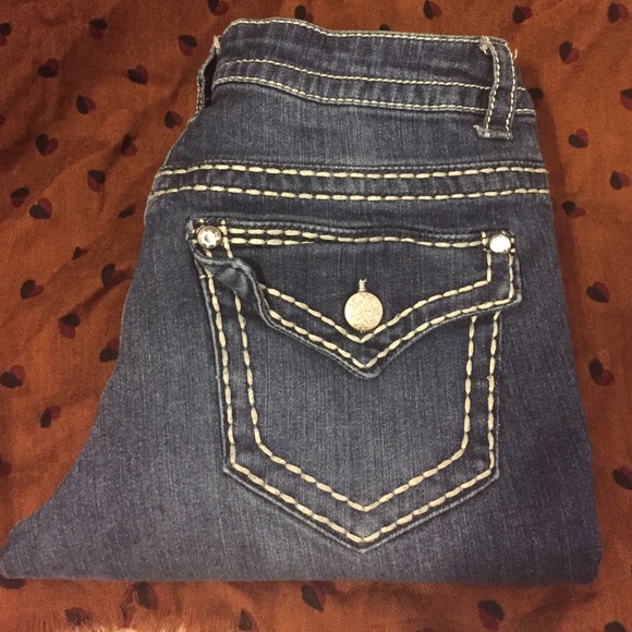 Cute comfortable Paisley Sky Dark Wash Jeans!