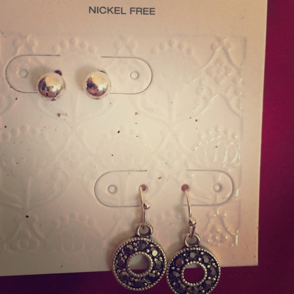 Nickel free earring set..never worn