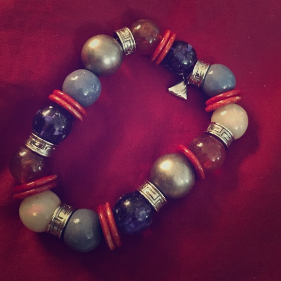 Vintage bracelet in blues and red