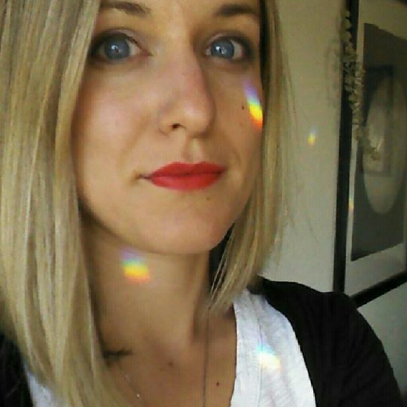 Meet your Posher, Angela! - Picture 2 of 2