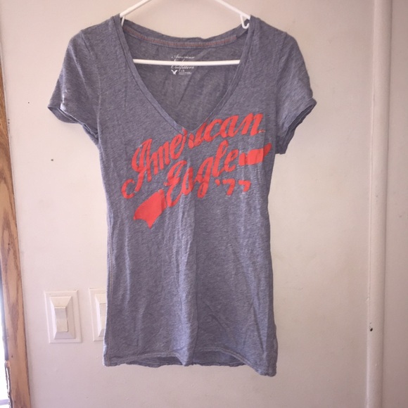 Several shirts - Picture 2 of 4