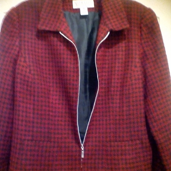 Blazer - Picture 3 of 4