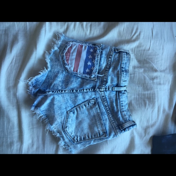 Acid washed high wasted shorts