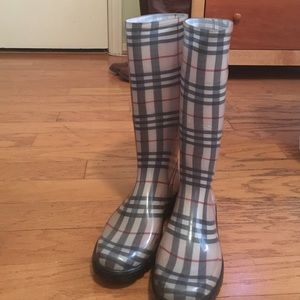 Authentic Burberry rain boots!