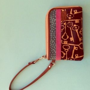small-zip clutch wristlet