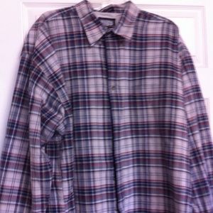 Men's long sleeve shirt with pocket