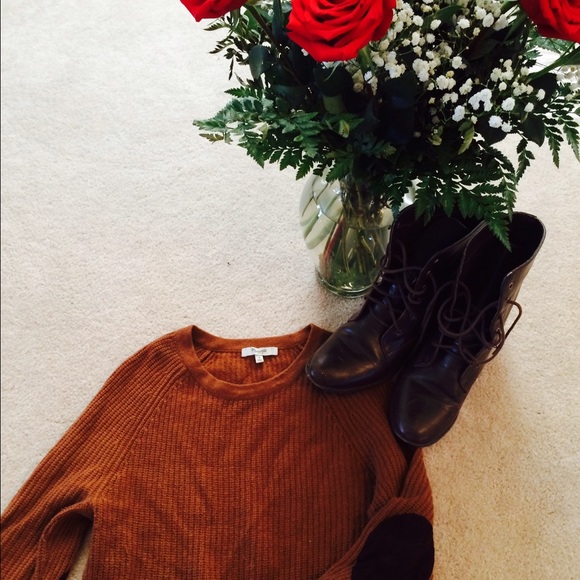 Made well brand orangish sweater with elbow pads