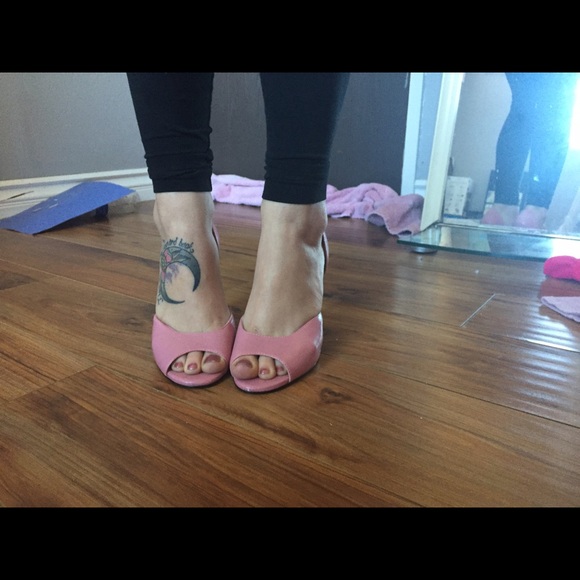 Pink heels - Picture 2 of 3