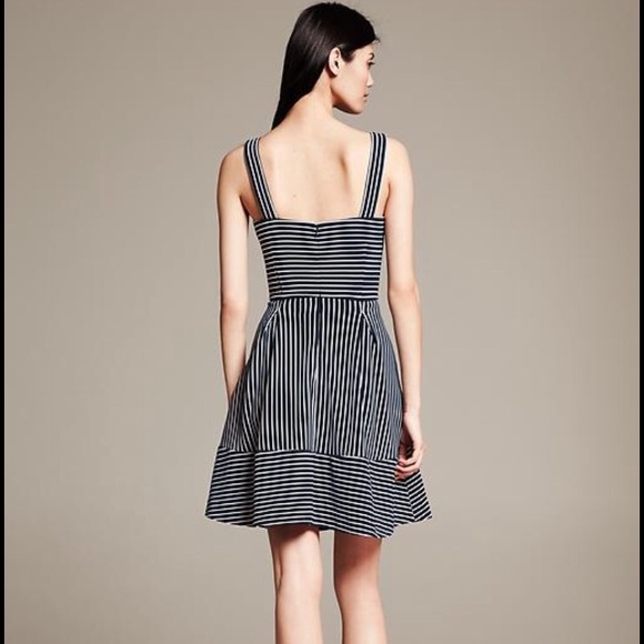 ❌SOLD❌🍀HP 5.25🍀 BANANA REPUBLIC Striped Dress - Picture 3 of 4