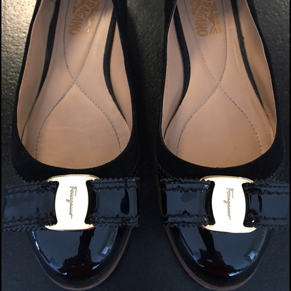 100% Authentic Ferragamo Flats Vara Varina Rolina