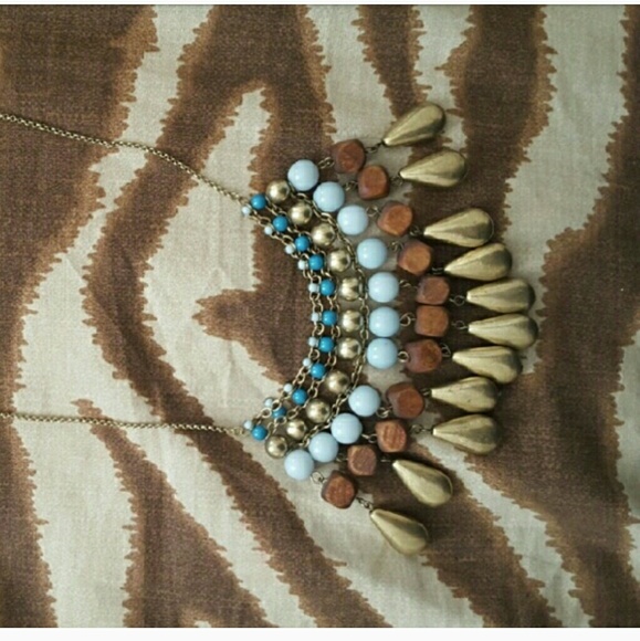 Fashion costume necklace