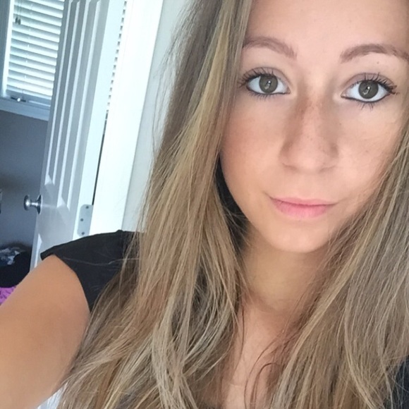 Meet your Posher, Laura