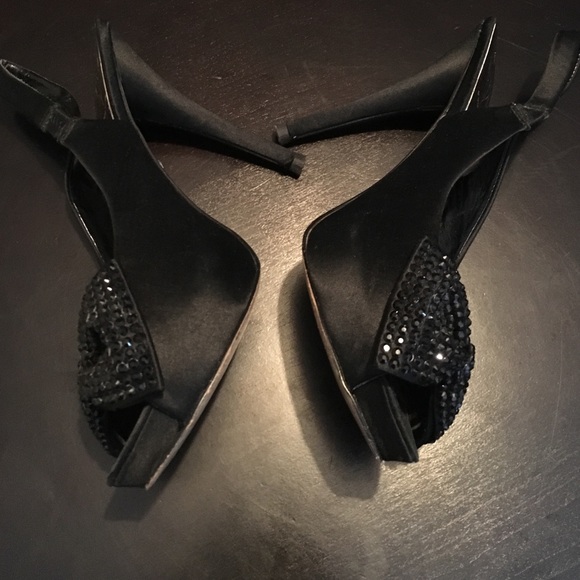 Too small - Picture 3 of 4