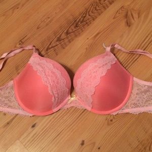 NEVER WORN Victoria Secret bra