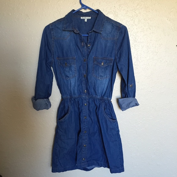 ❌SOLD❌Small denim button up dress with pockets - Picture 1 of 2