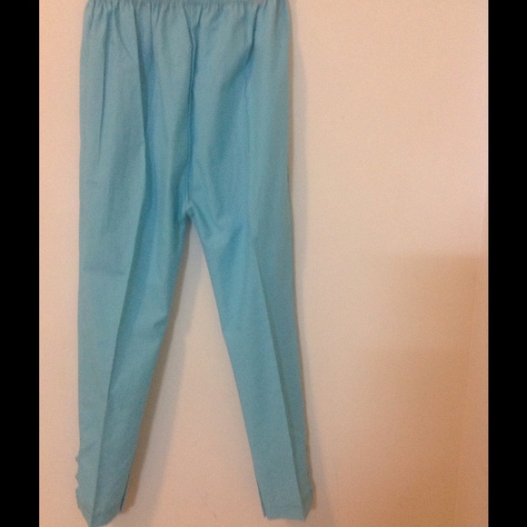 Beautiful white salwar kameez - Picture 3 of 4