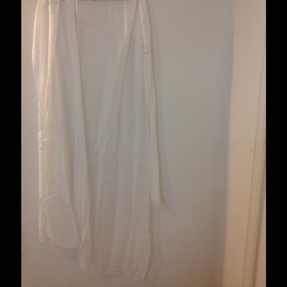 Beautiful white salwar kameez - Picture 4 of 4