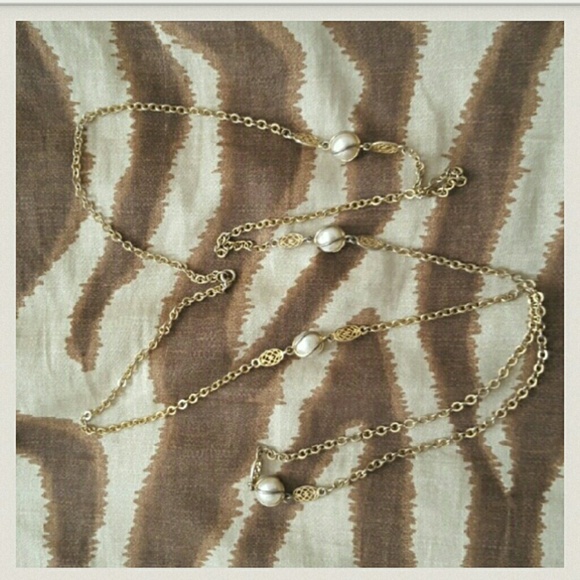 Costume gold and pearl necklace