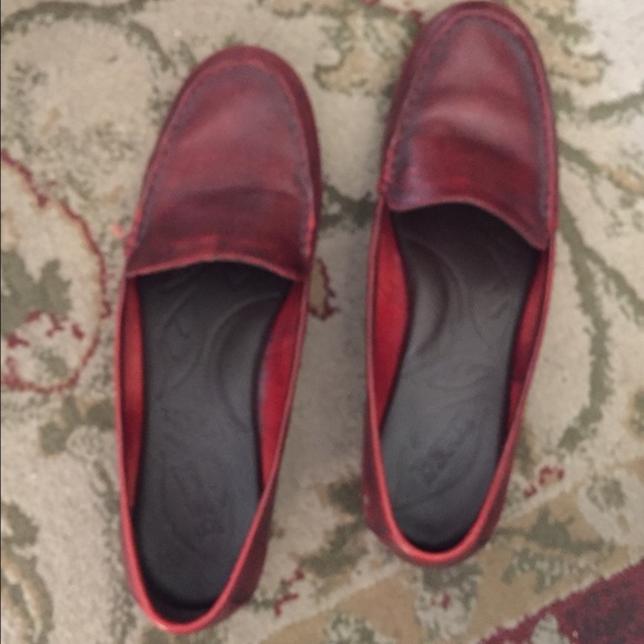 BORN LOAFERS