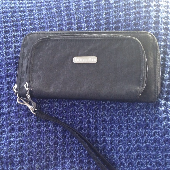 Super cute leopard print baggallini wallet