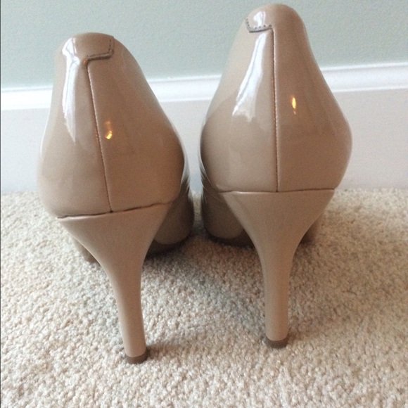 Kelly & Katie women's size 9.5 nude patent heels! - Picture 2 of 4