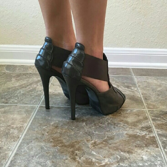 High Heels - Picture 3 of 4