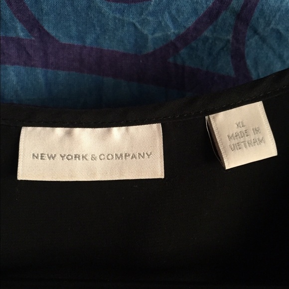 Black sleeveless top - Picture 2 of 3