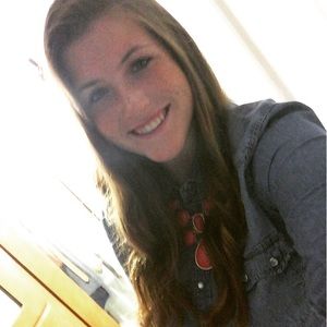 Meet your Posher, Olivia