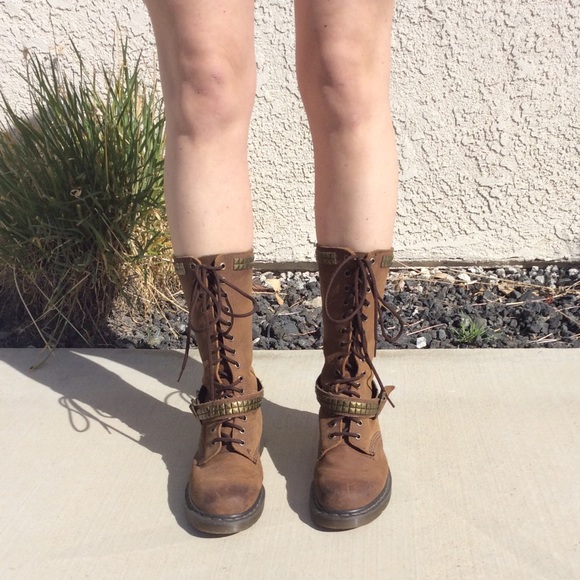 Dr Martens Janice 14 eye dark brown leather UK6