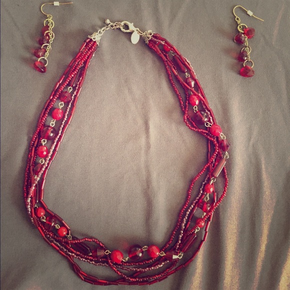 Beaded red necklace and matching earrings - Picture 1 of 2
