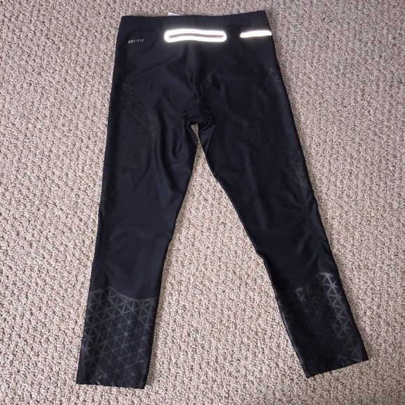 Nike Swift Capri size Small - Picture 2 of 4