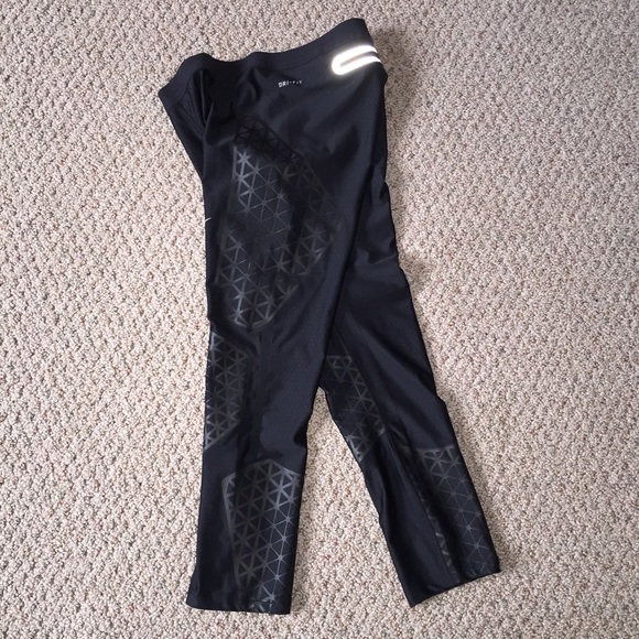 Nike Swift Capri size Small - Picture 3 of 4