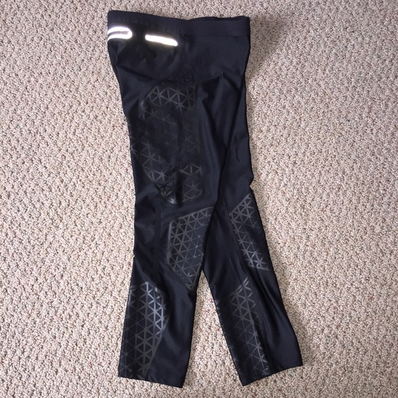 Nike Swift Capri size Small - Picture 4 of 4