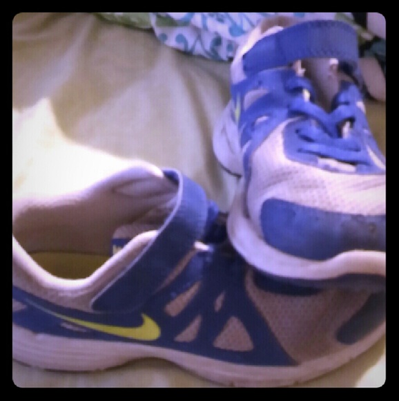 Children Nike's - Picture 1 of 1