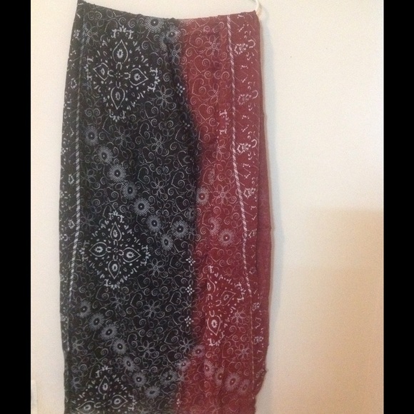 Sleeveless salwar kameez with pants and scarf - Picture 3 of 3