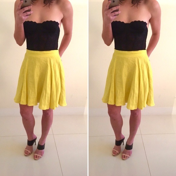 H&M Dresses & Skirts - Mini Linen Skirt