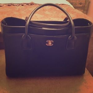 Black tote with smooth leather