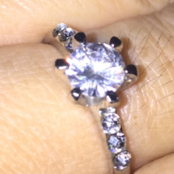 Sterling silver filled zircons ring - Picture 2 of 3