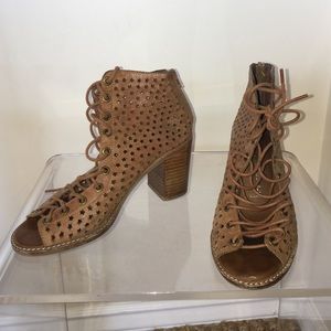 Lace up leather brown sandals by Jeffrey Campbell