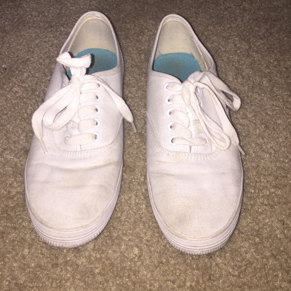 White tennis shoes