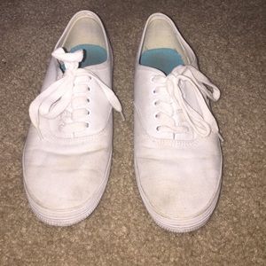 White tennis shoes
