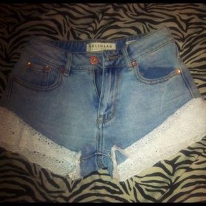 Cute high wasted shorts!