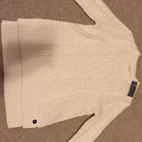 cream Abercrombie sweater